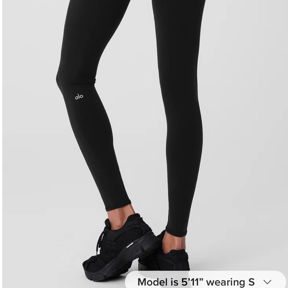 Alo black airbrush leggings washed and worn once mint condition size large L